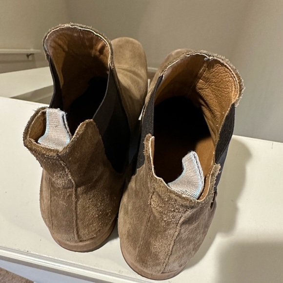 SHOE THE BEAR - Dev Chelsea Boot, Men’s Size 12, Tan Suede - Picture 11 of 15